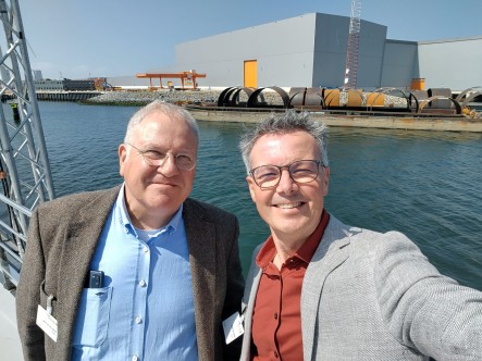 Ernst Jan de Jong en Abram de Pagter van Diales op projectlocatie
